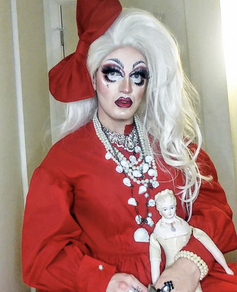 sue-from-corporate-interview-dragqueens.fr.jpg